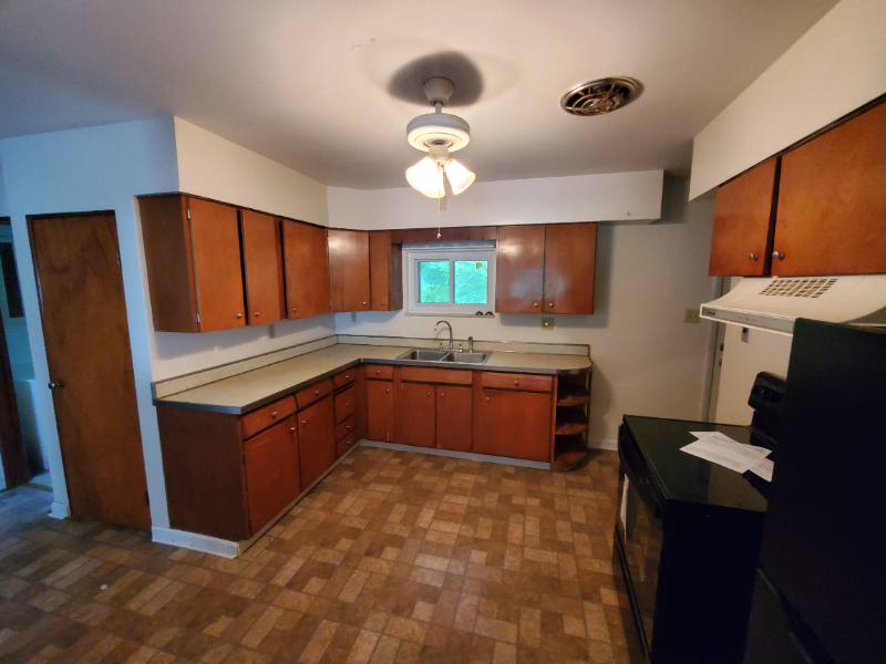 1013 Hazel Ave - Photo 2 of 10