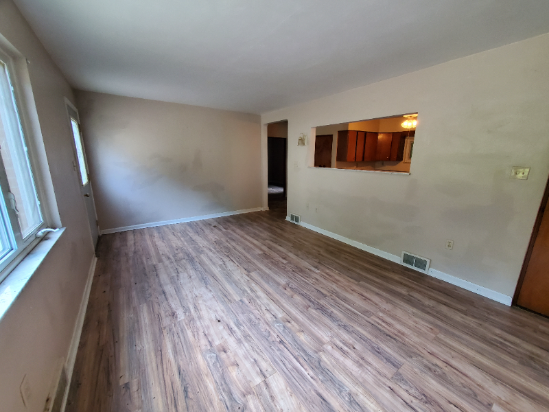 1013 Hazel Ave - Photo 3 of 10