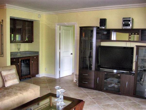 250 Bradley Place 304 - Photo 3 of 5