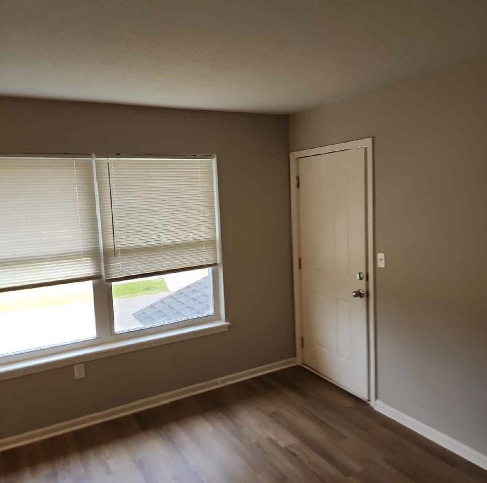 4908 4908 Saddlebrook LaneApt 4 #4 - Photo 2 of 20