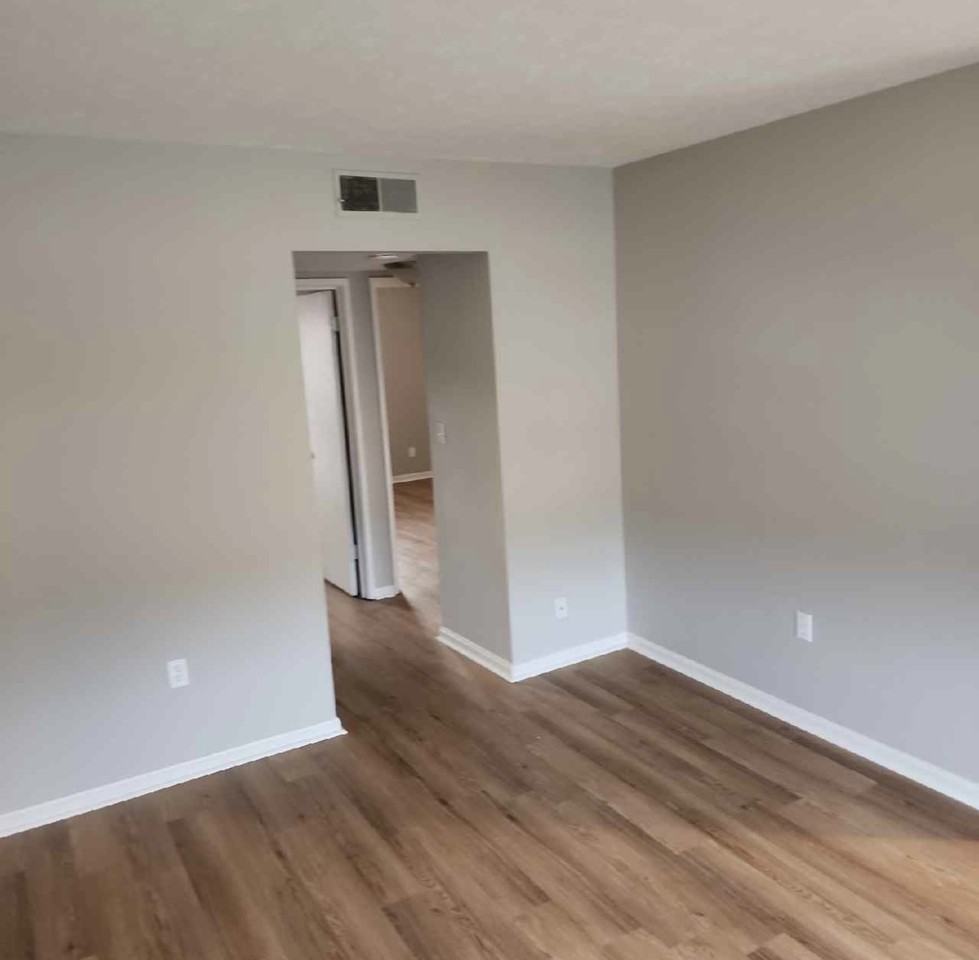 4908 4908 Saddlebrook LaneApt 4 #4 - Photo 3 of 20