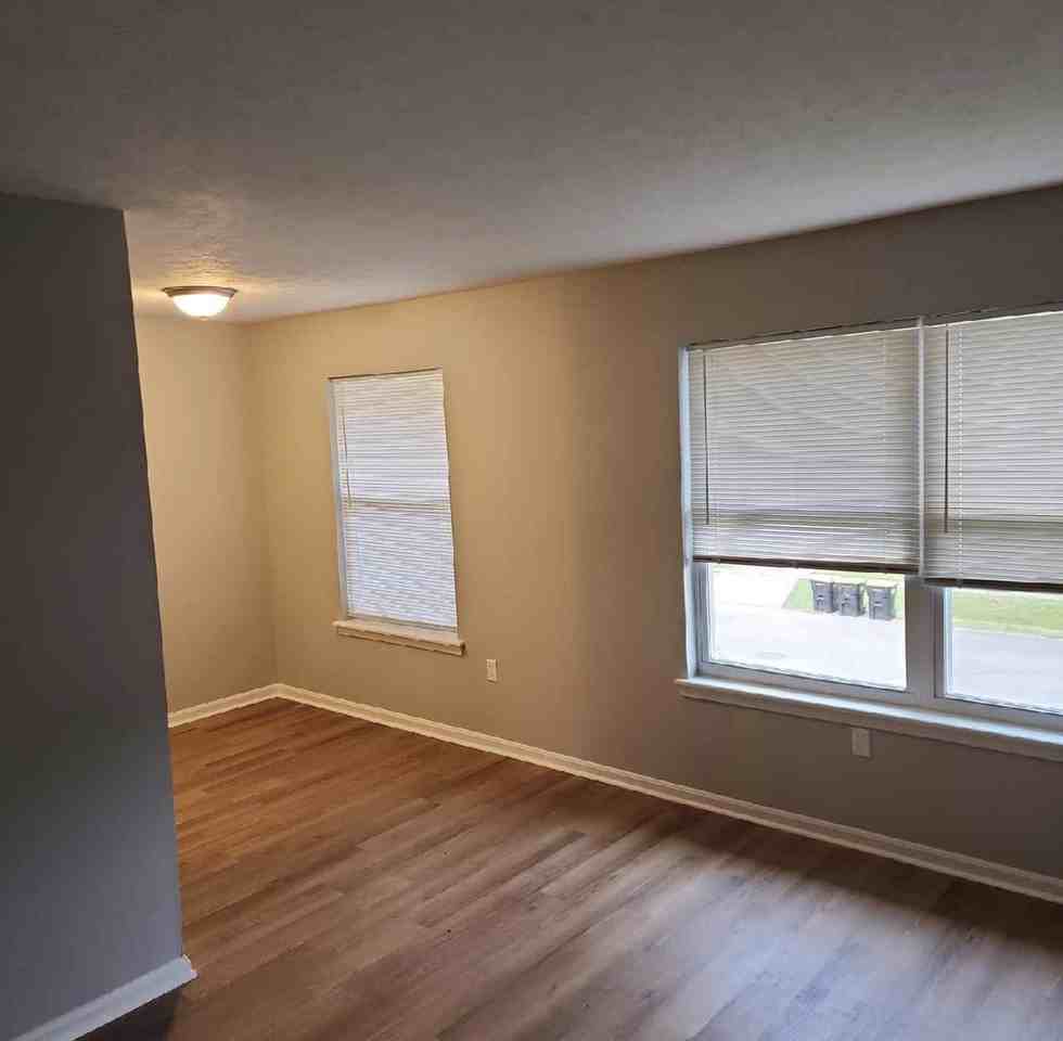 4908 4908 Saddlebrook LaneApt 4 #4 - Photo 5 of 20