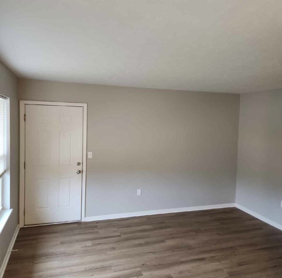 4908 4908 Saddlebrook LaneApt 4 #4 - Photo 6 of 20