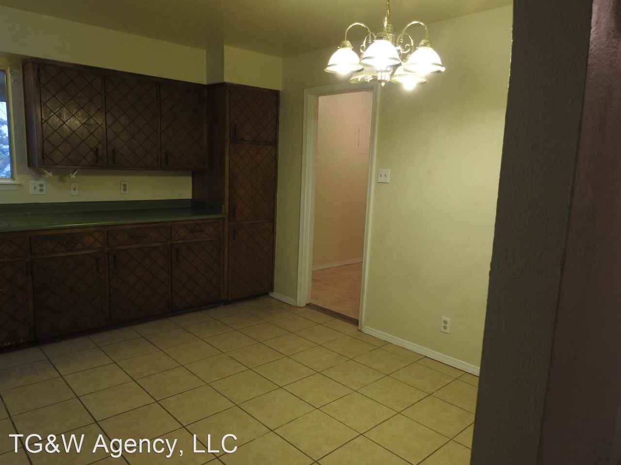 717 Monell Dr Ne - Photo 3 of 12