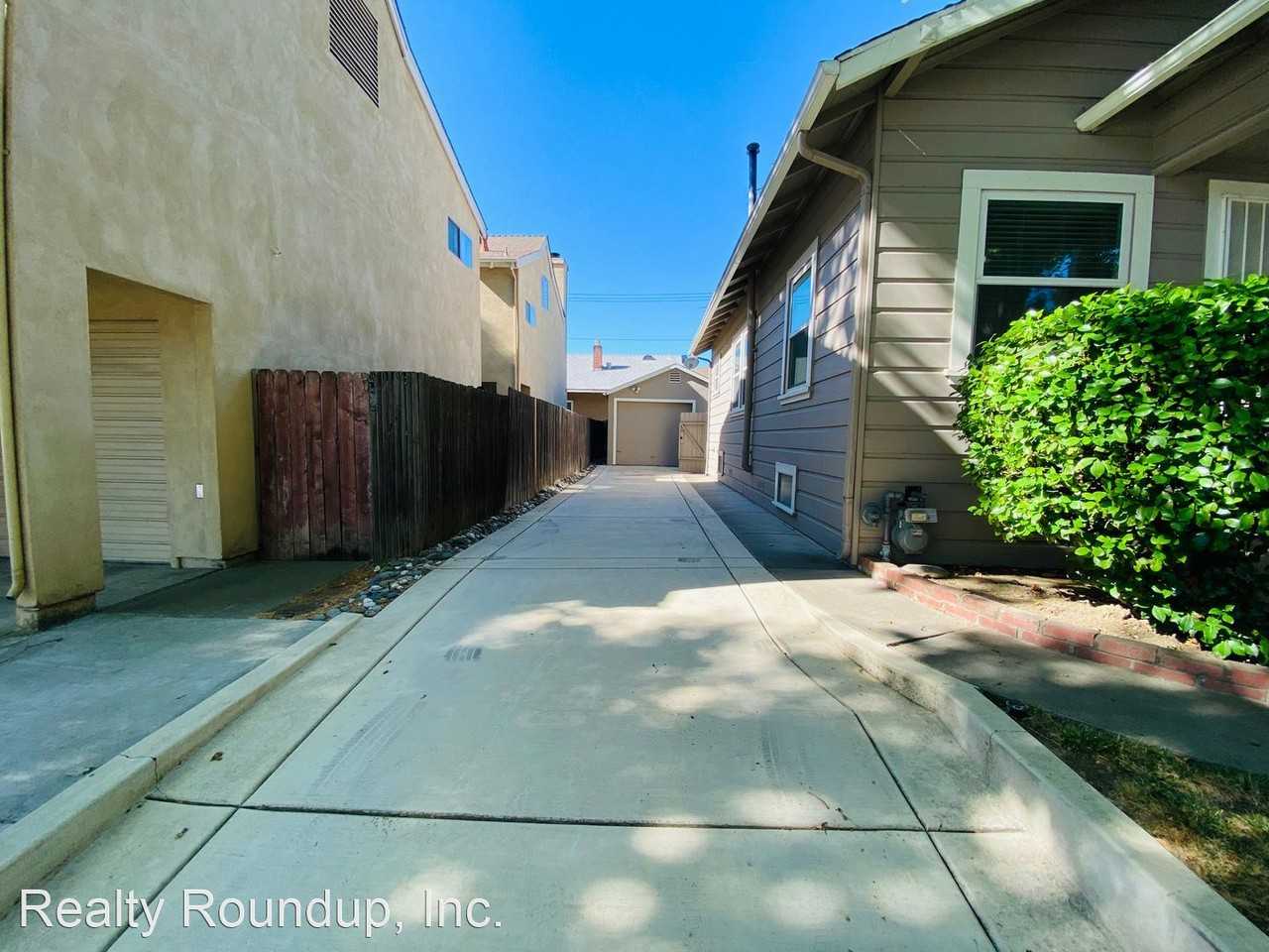1726 X St - Photo 2 of 18