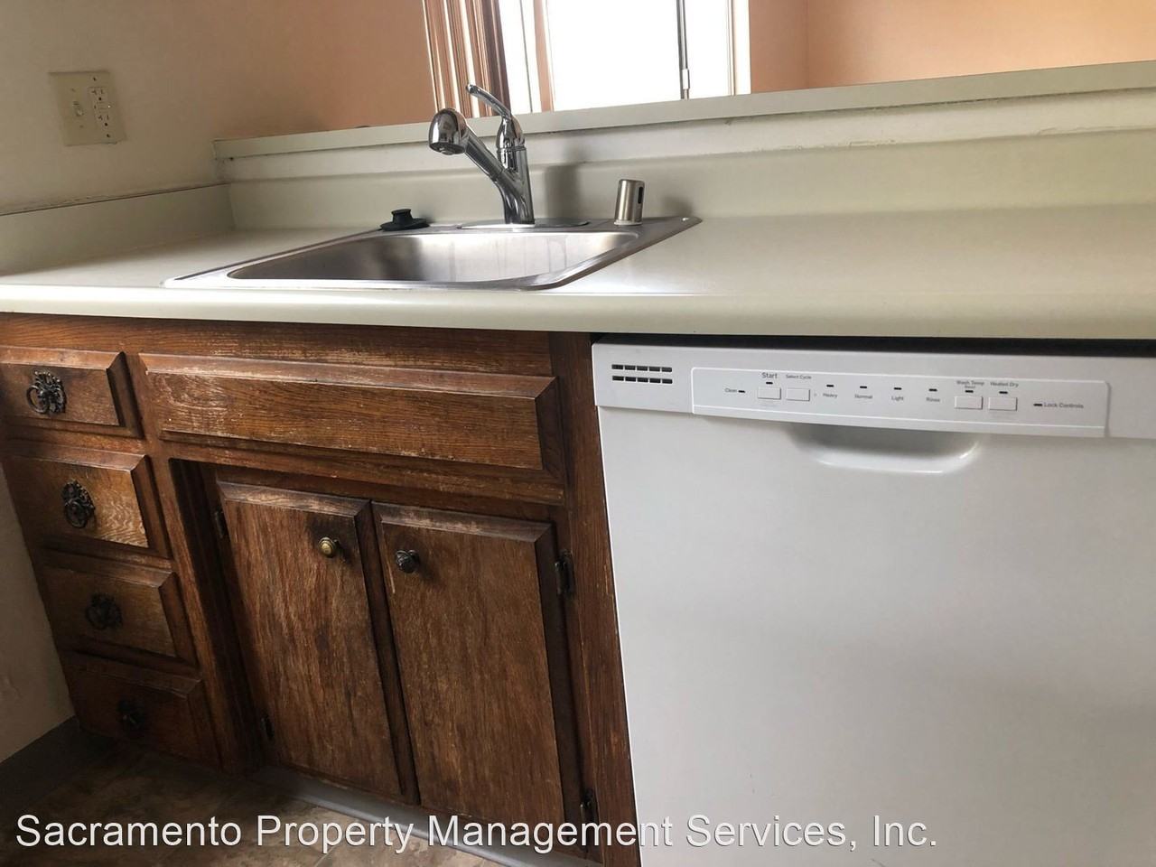 1907 28th Street - Photo 3 of 27