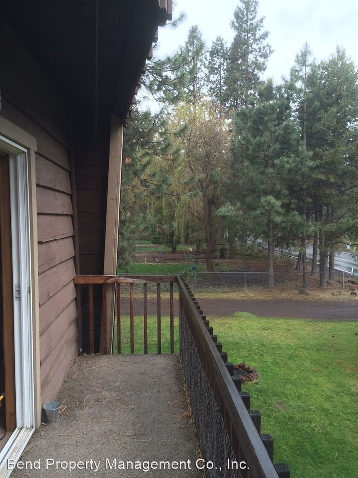 60214 Cinder Butte Rd - Photo 3 of 11