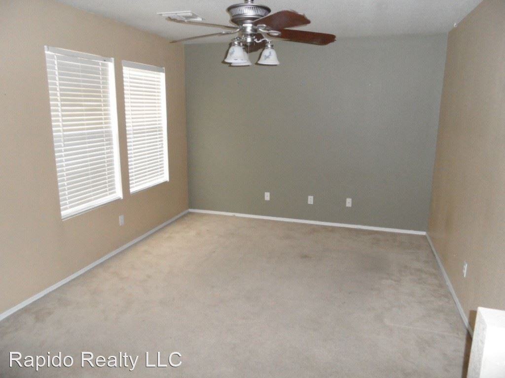 4601 N 94th Ln - Photo 3 of 8