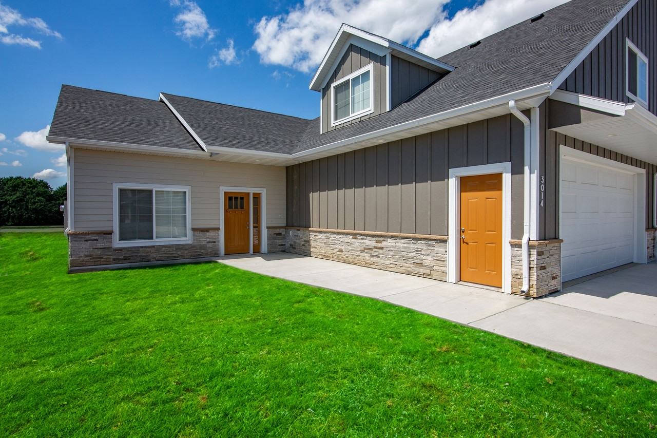 The Earl Twin Homes - Photo 2 of 14