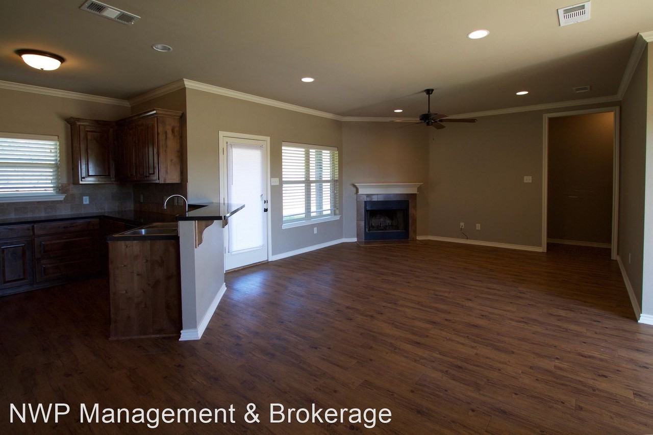 937 Redbud Ln - Photo 2 of 14