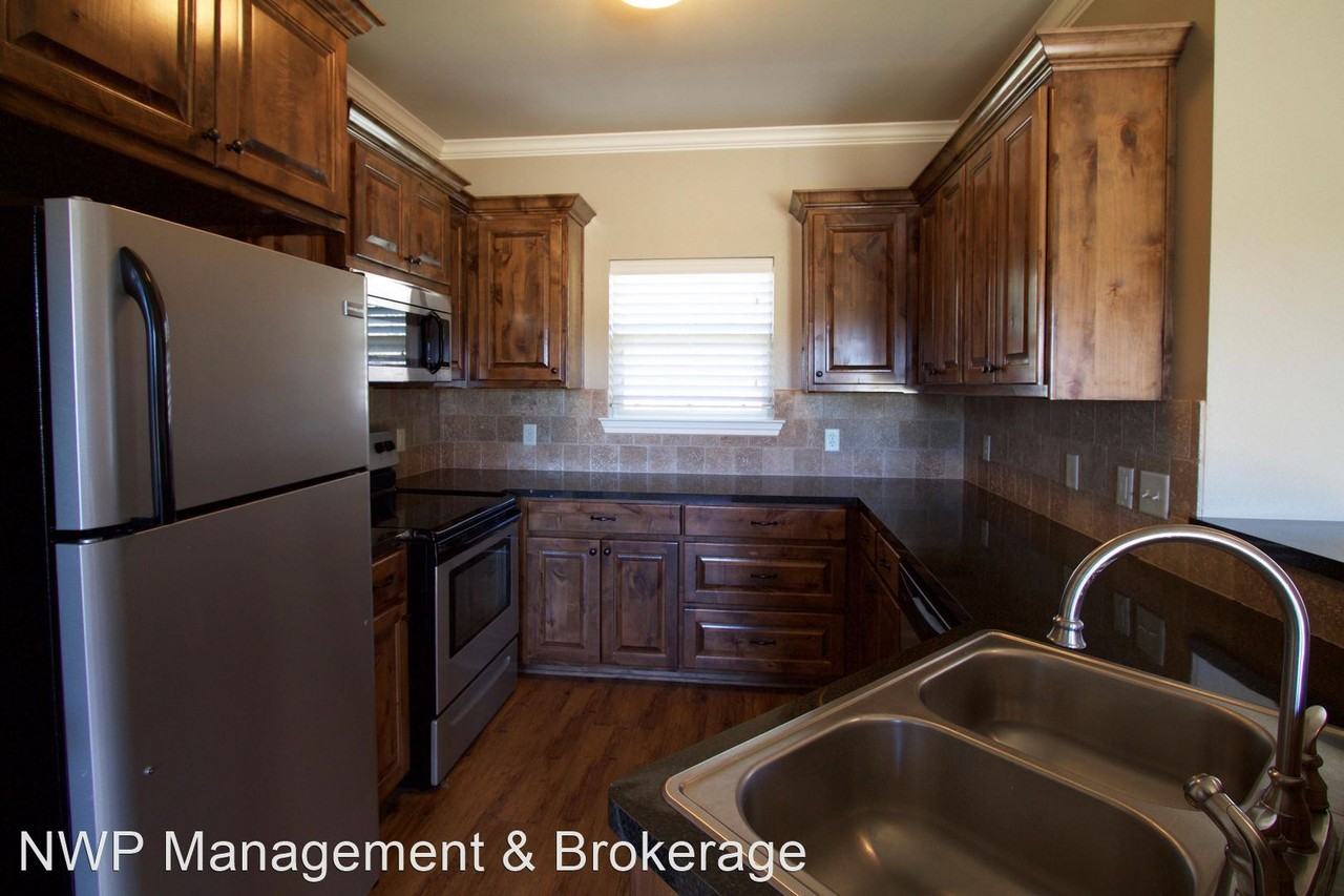 937 Redbud Ln - Photo 3 of 14