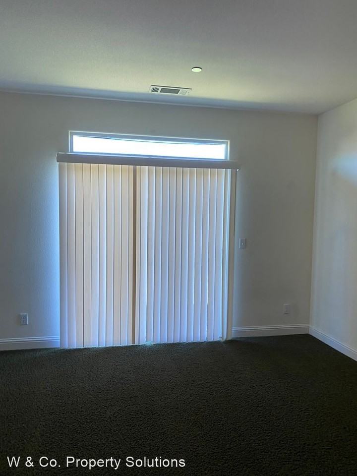 508 Grants Pass - Photo 2 of 29