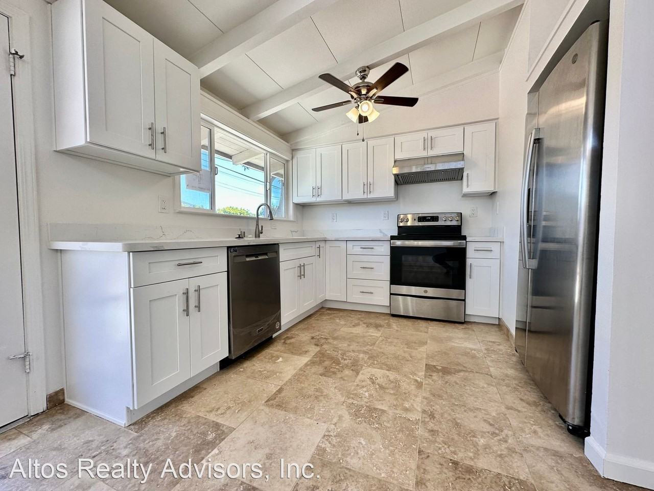1385 Socorro Ave - Photo 2 of 11