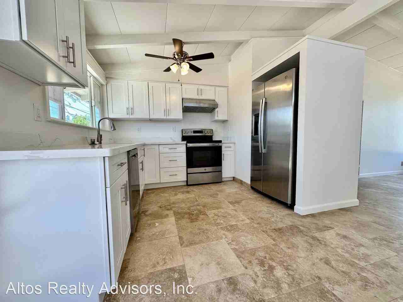 1385 Socorro Ave - Photo 3 of 11