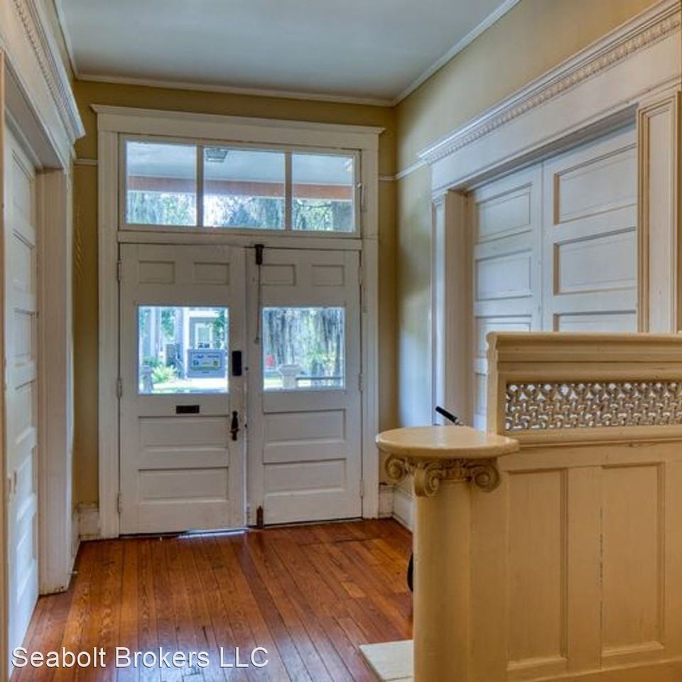 836 E Henry St. - Photo 3 of 19