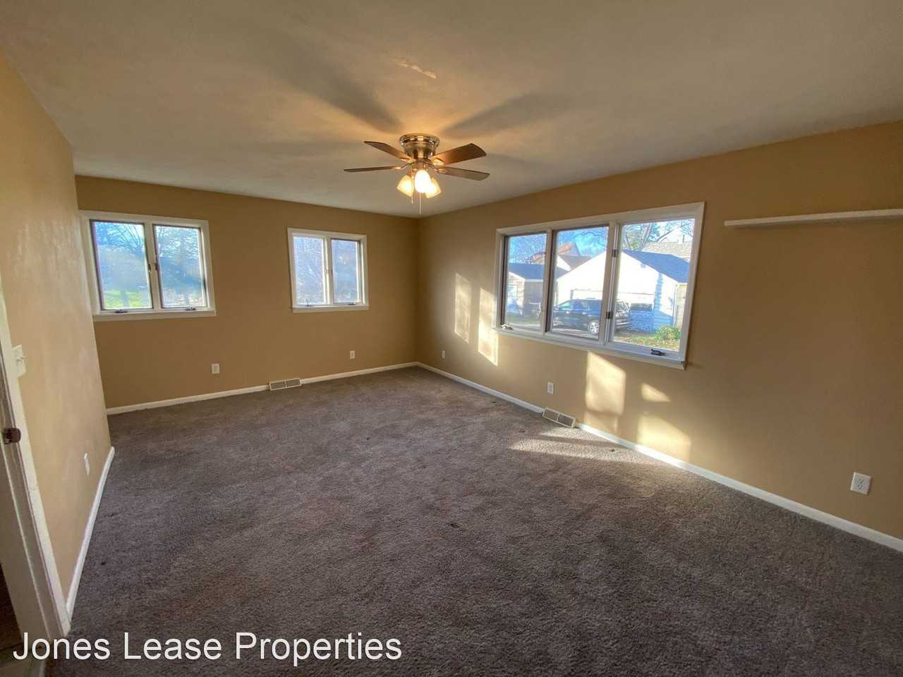 2425 18th Street A - Photo 2 of 15