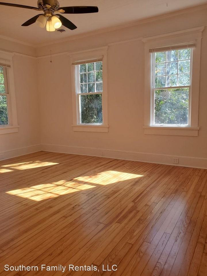 811 Stonewall St - Photo 3 of 10