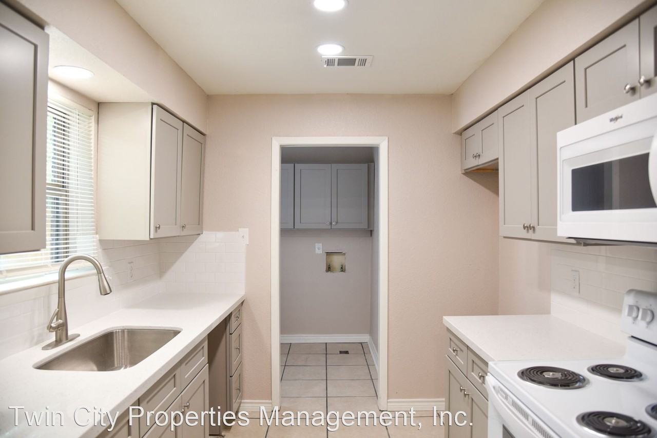 301 Amherst Cir - Photo 3 of 19