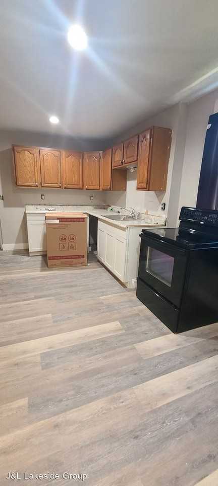 1002-1004 Pearl St - Photo 3 of 13