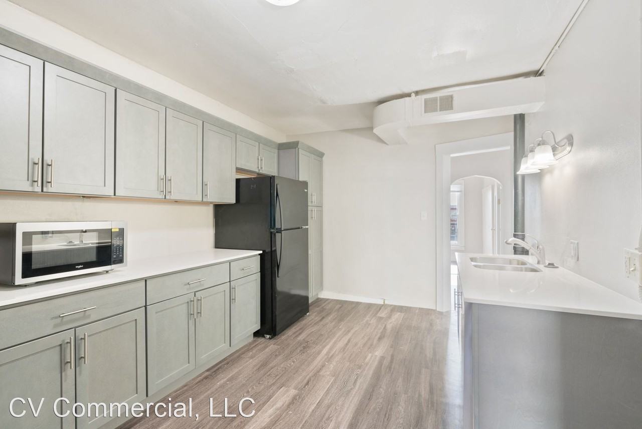 2022 1/2 College St - Cedar Falls - Photo 2 of 8