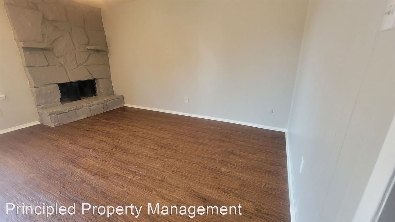 1403 Courtney Place - Photo 2 of 12