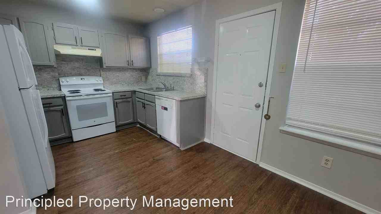 1403 Courtney Place - Photo 3 of 12