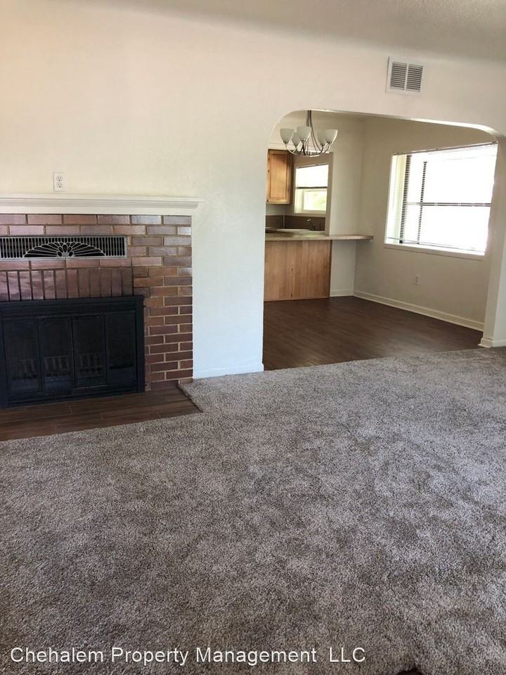 502 E 5th St - Photo 2 of 16