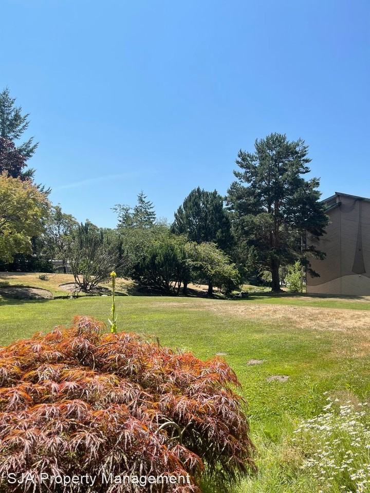 23003 Lakeview Dr #104 - Photo 2 of 24