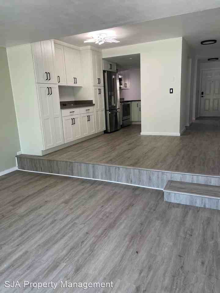 23003 Lakeview Dr #104 - Photo 3 of 24