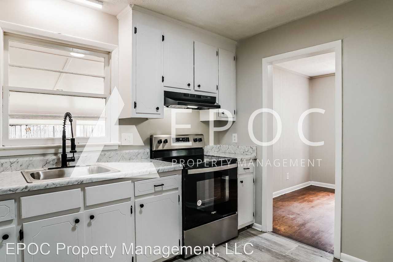208 Stuart Ave - Photo 3 of 16