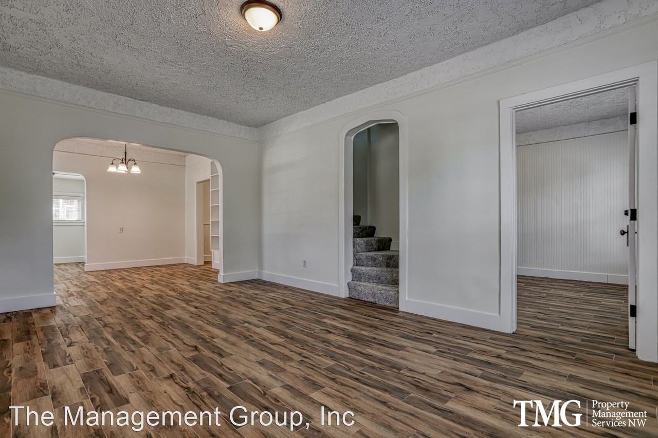 315 W Mcloughlin Blvd - Photo 3 of 39