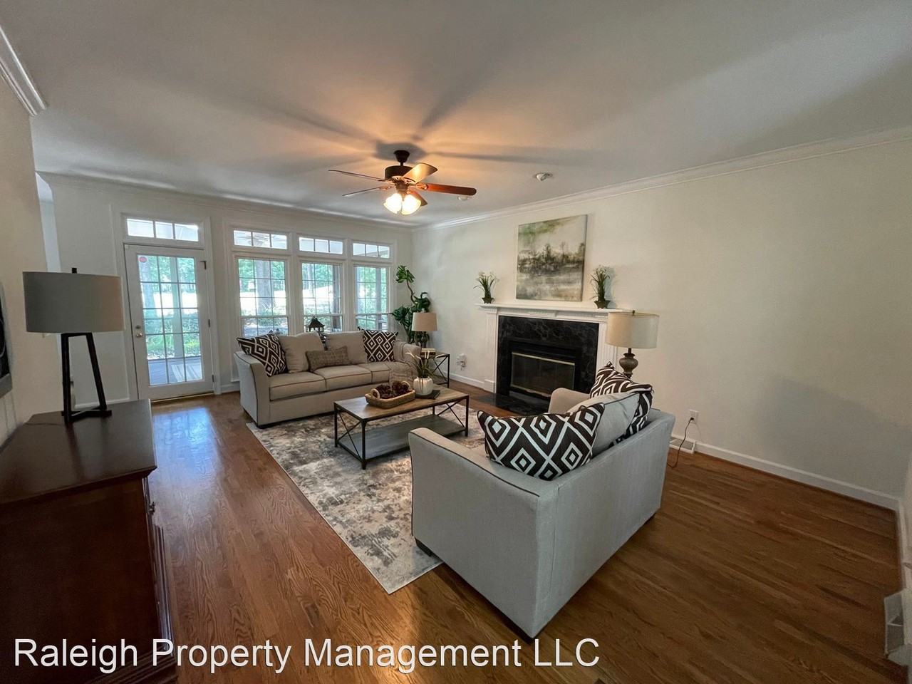 105 E Clarksville Ct - Photo 3 of 22