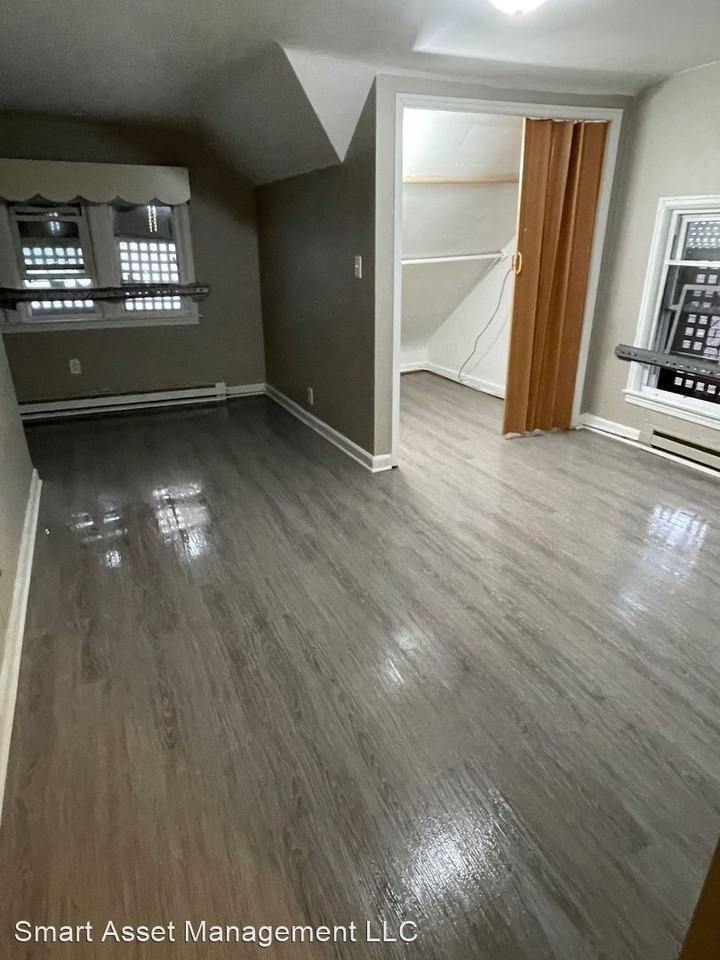 3075 N 26th St - Photo 3 of 4