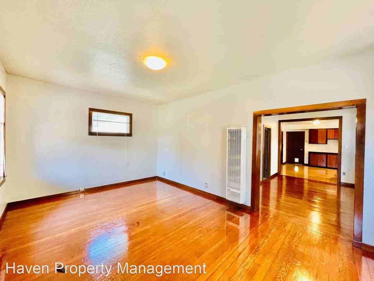1018 Ne 70th St - Photo 3 of 19
