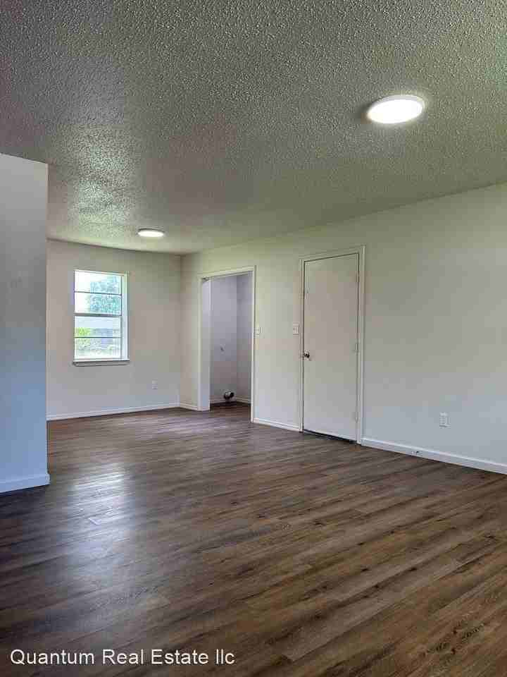 207 Nancy Ln - Photo 2 of 15