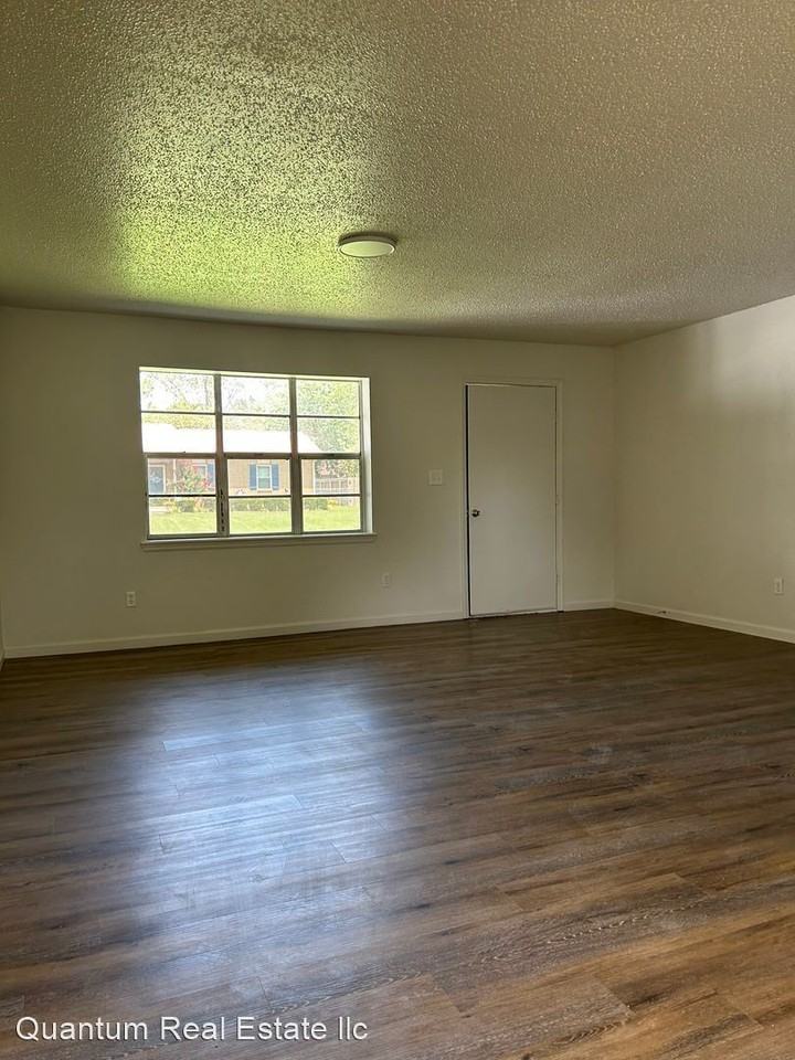 207 Nancy Ln - Photo 3 of 15