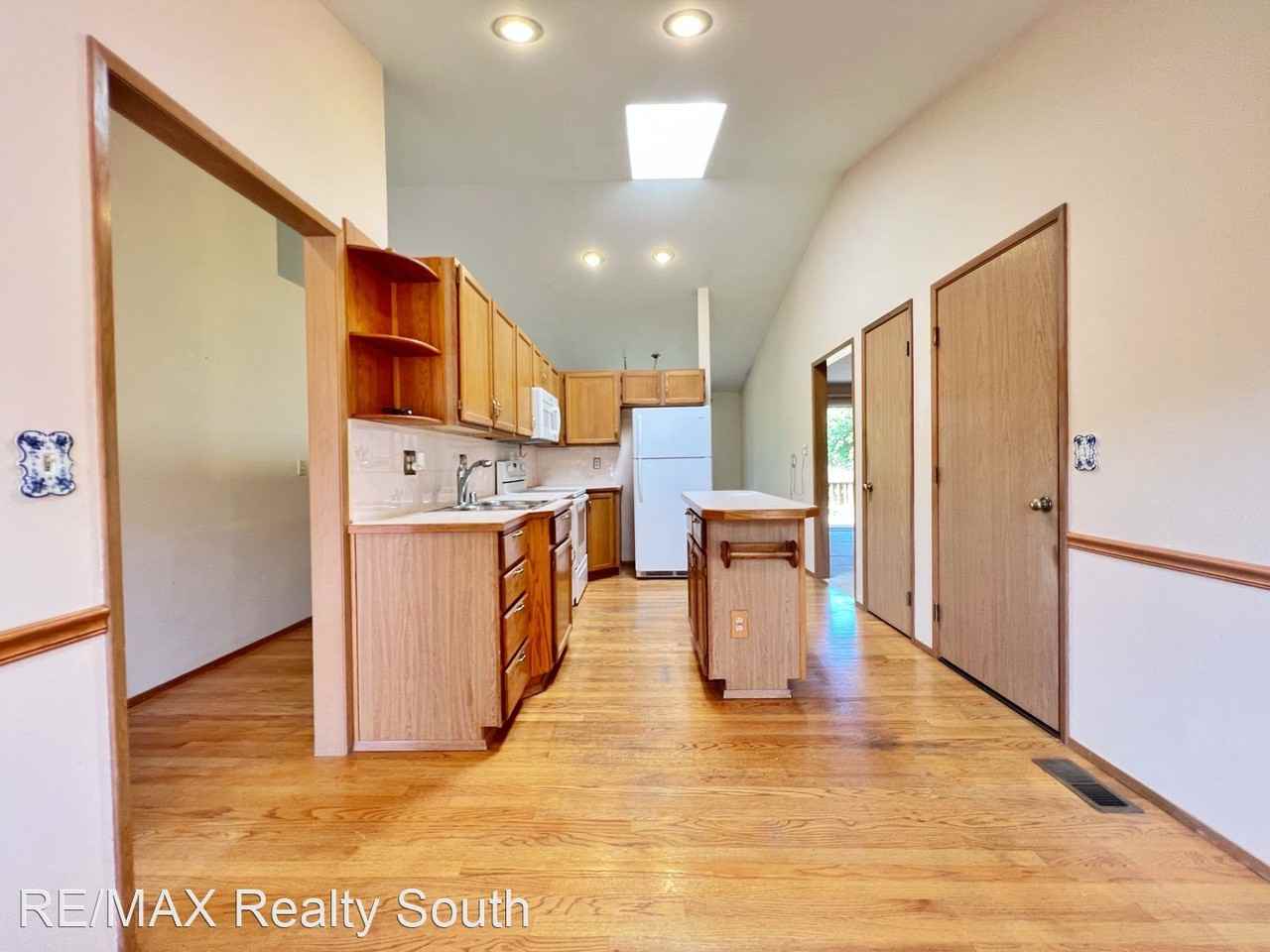 19815 137th Ave Se - Photo 2 of 31