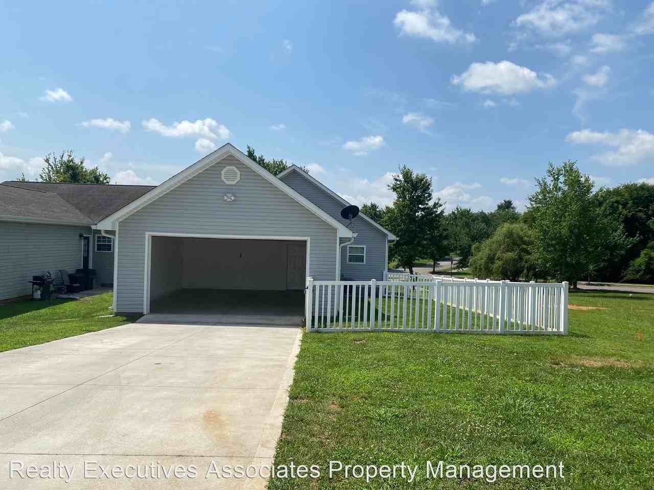 109 Willowcreek Blvd - Photo 3 of 17