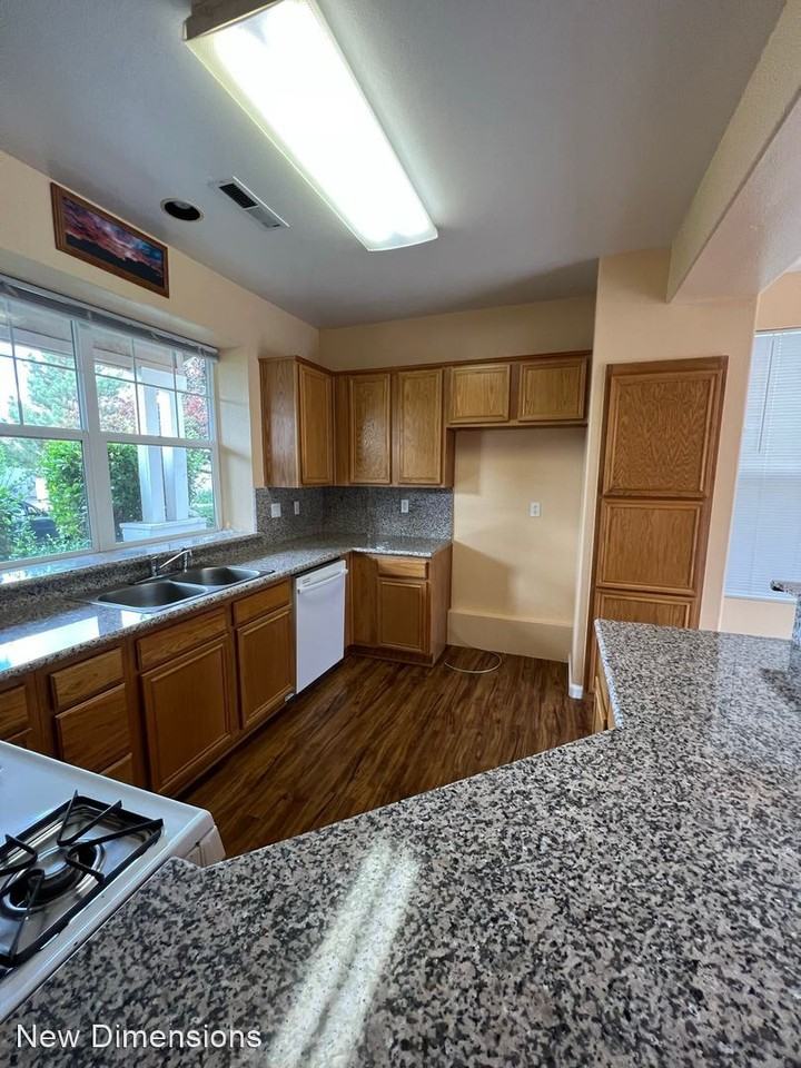 1225 Tule Dr - Photo 2 of 12