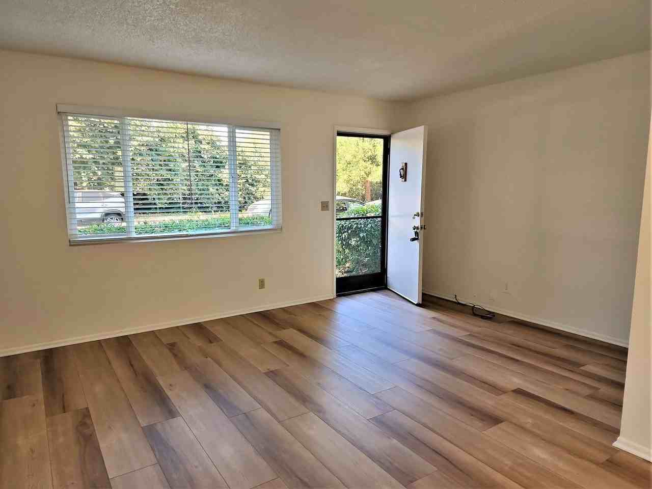 17 Six Flags Cir - Photo 3 of 11