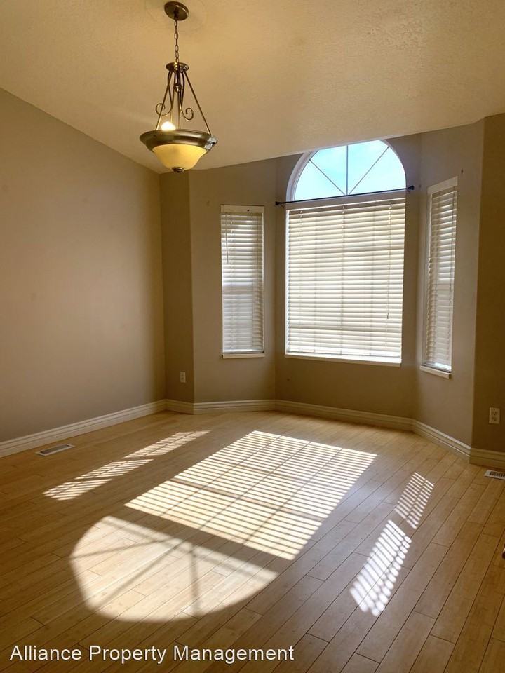 1212 N Lewis Peak Dr - Photo 2 of 27