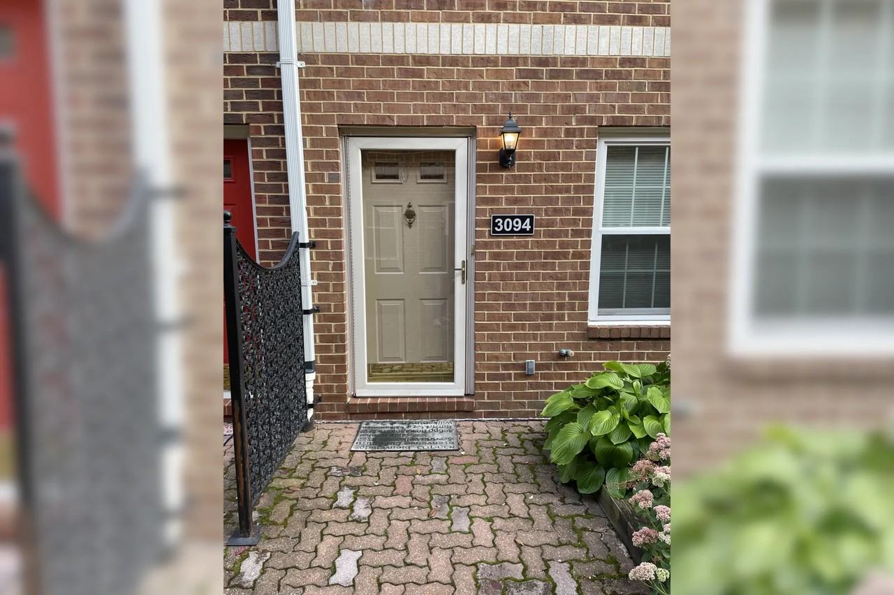 3094 S Glebe Rd - Photo 2 of 27
