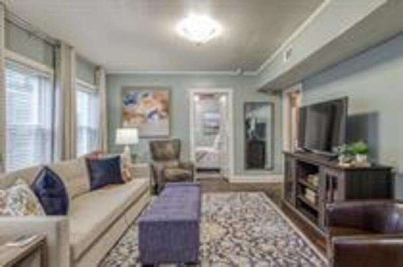 3402 Gillham Rd - Photo 2 of 24