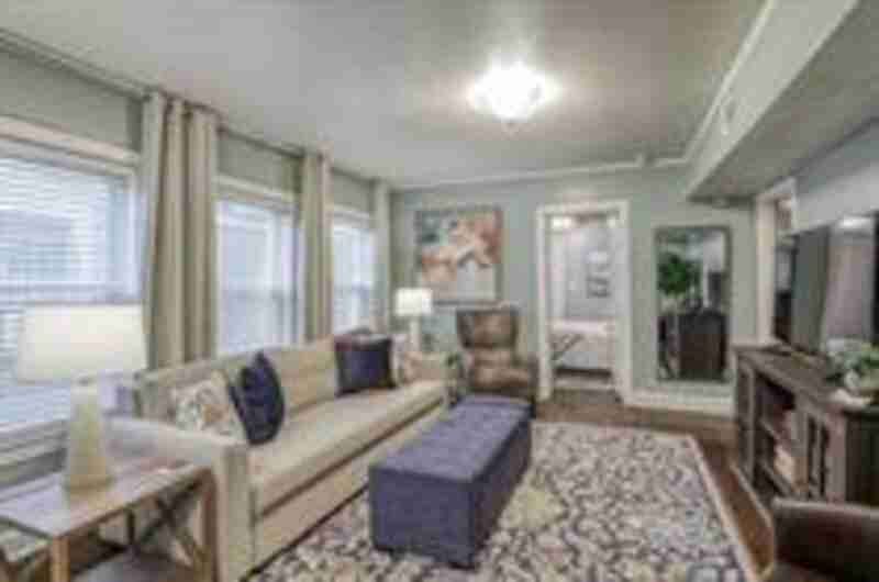 3402 Gillham Rd - Photo 4 of 24