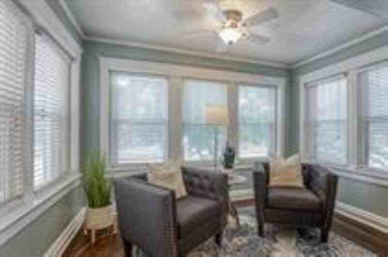 3402 Gillham Rd - Photo 5 of 24