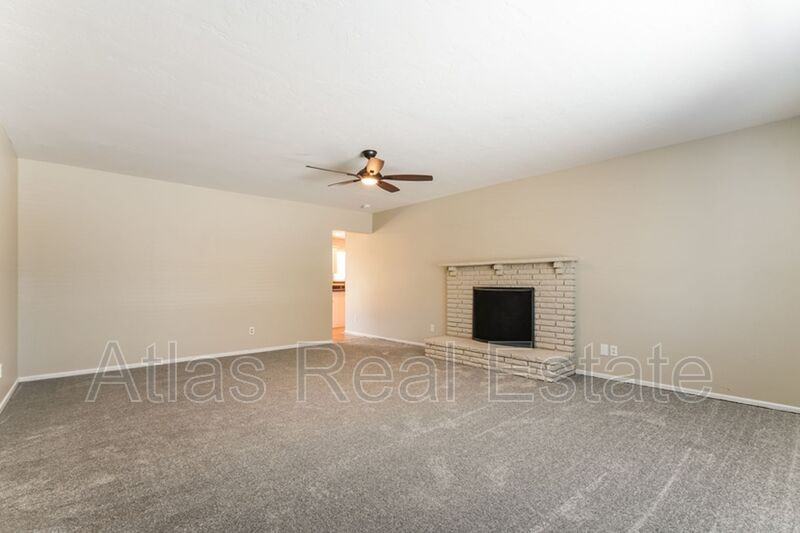 9641 N 41st Dr - Photo 3 of 16