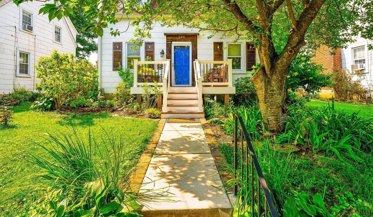 210 Oak Ave #NA - Photo 3 of 11