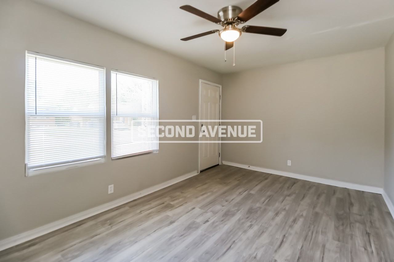 2616 Ne Success St - Photo 2 of 12