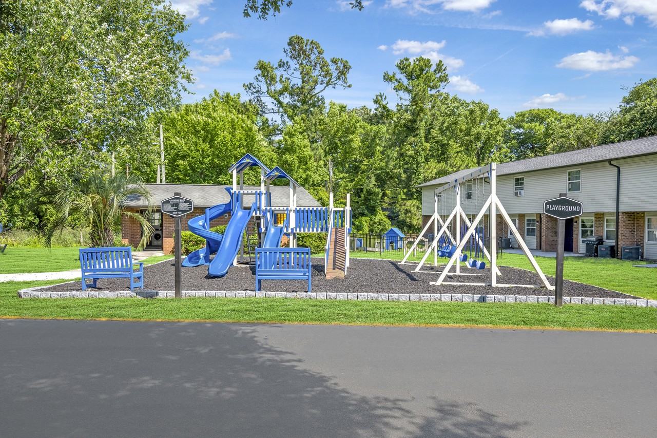 Carolina Breeze Apartments and Townhomes - Photo 5 of 40