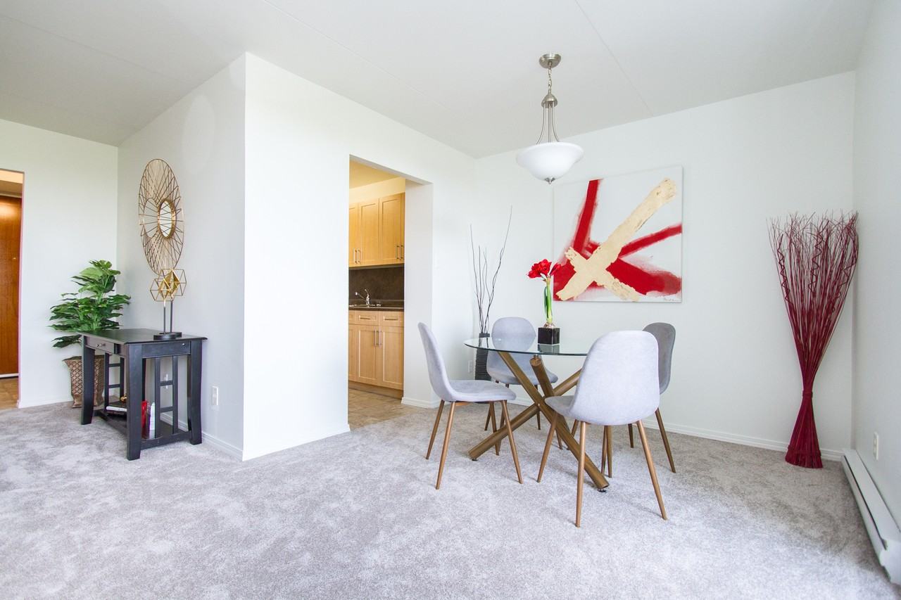 Parkside Plaza Apartments 1630 Henderson Hwy, Winnipeg, MB R2G 2B9